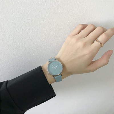 Μοντέρνο μοντέλο γυναικείο ρολόι με δερμάτινο λουράκι - ρετρό μοντέλο