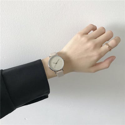 Μοντέρνο μοντέλο γυναικείο ρολόι με δερμάτινο λουράκι - ρετρό μοντέλο