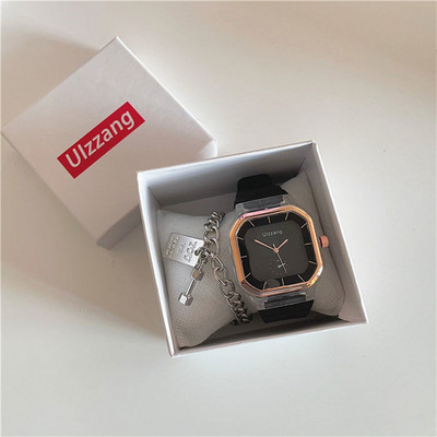 Γυναικείο τετράγωνο ρολόι με λουράκι σιλικόνης