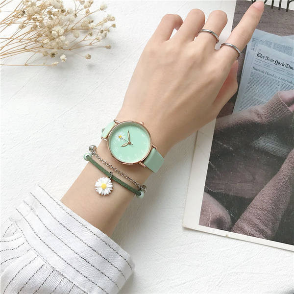 Naiste käekell - ümara kujuga ja nahkrihmaga