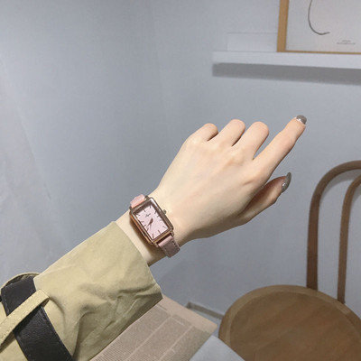 Γυναικείο κομψό ρολόι με δερμάτινο λουράκι, νέο μοντέλο