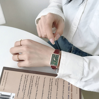 Γυναικείο κομψό ρολόι με δερμάτινο λουράκι, νέο μοντέλο