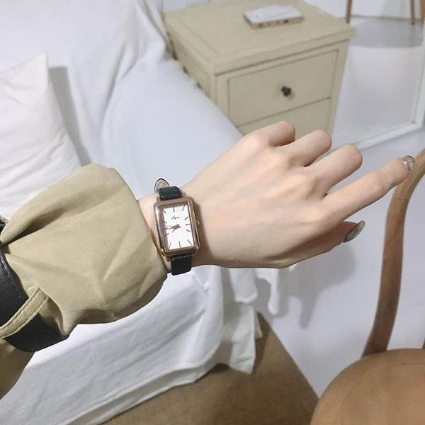 Γυναικείο κομψό ρολόι με δερμάτινο λουράκι, νέο μοντέλο