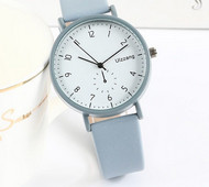 Un ceas curat de dama, cu forma rotunda