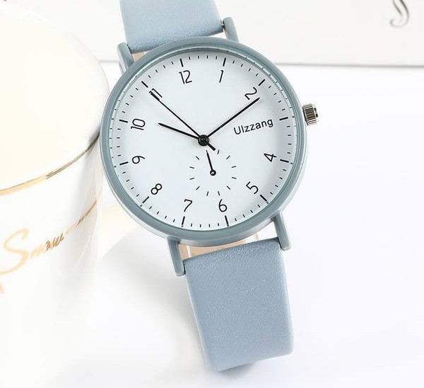 Un ceas curat de dama, cu forma rotunda