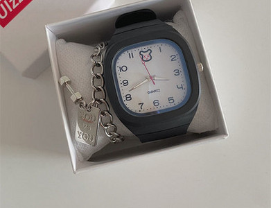 Kummipaelaga naiste käekell