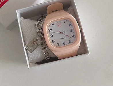 Kummipaelaga naiste käekell