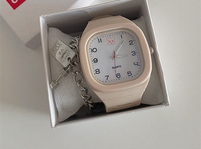 Kummipaelaga naiste käekell