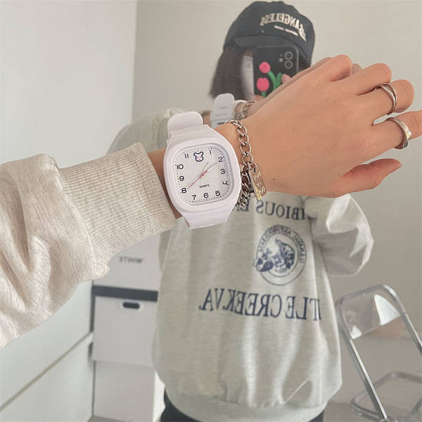 Kummipaelaga naiste käekell