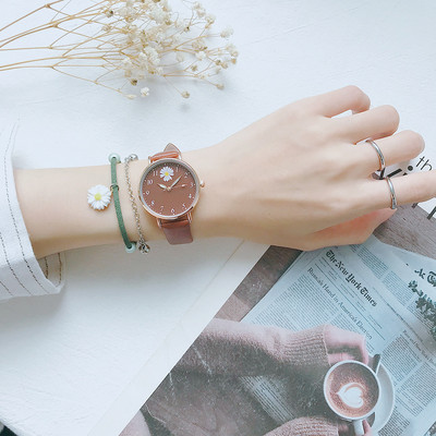 Dekoratiivse lillega naiste veekindel käekell