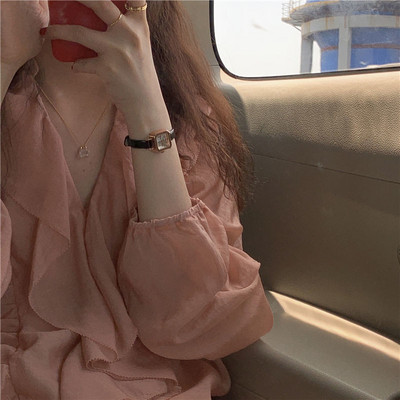 Ženski sat s kožnim remenom - kvadratnog oblika