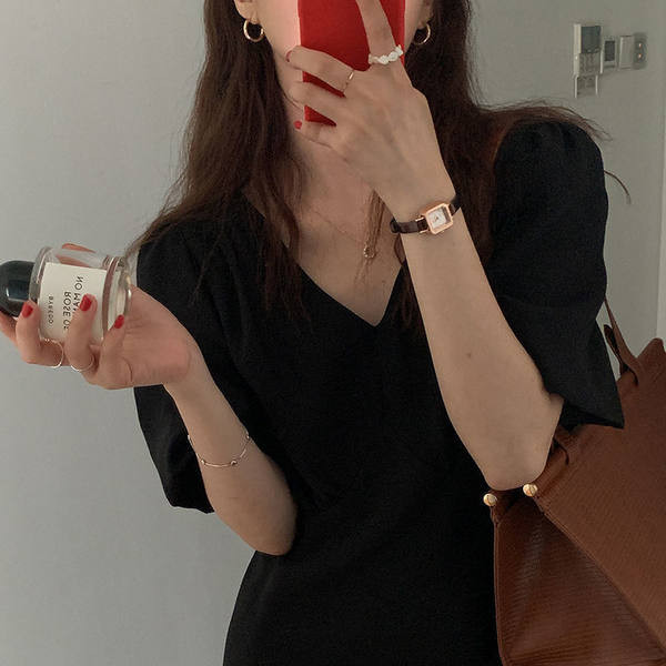 Ženski sat s kožnim remenom - kvadratnog oblika