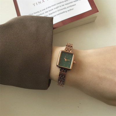 Retro ženski četvrtasti sat s metalnom kopčom