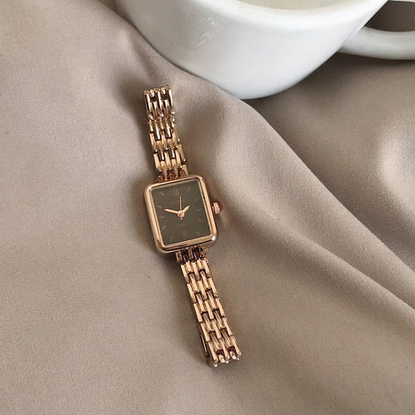 Retro ženski četvrtasti sat s metalnom kopčom