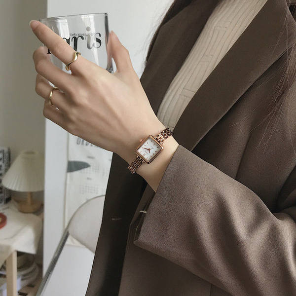 Retro ženski četvrtasti sat s metalnom kopčom