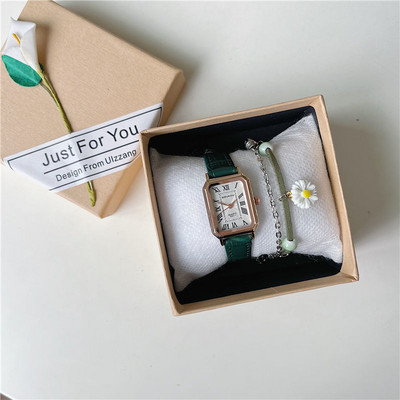 Vintage sat s kožnim remenom i rimskim brojevima