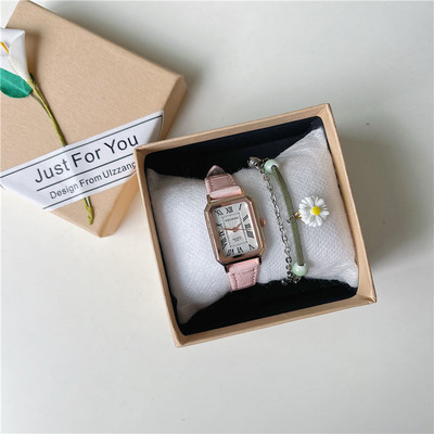 Vintage sat s kožnim remenom i rimskim brojevima