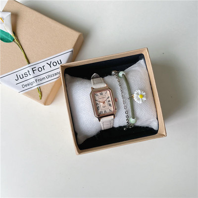 Vintage sat s kožnim remenom i rimskim brojevima