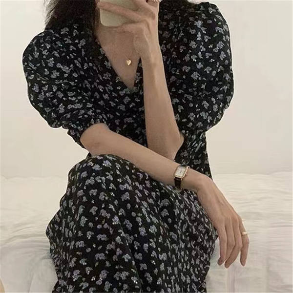 Vintage sat s kožnim remenom i rimskim brojevima