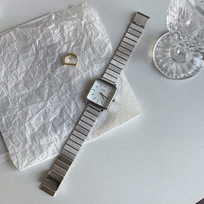 Γυναικείο τετράγωνο ρολόι με μεταλλική αλυσίδα