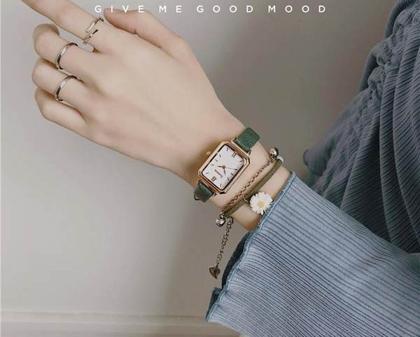 Ženski sat sa kožnim remenom - više boja