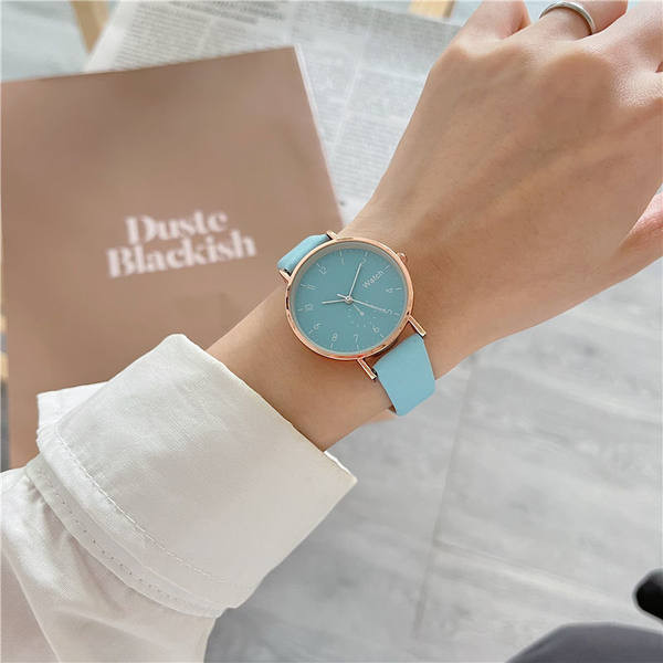 Naujo modelio moteriškas kelių spalvų laikrodis su odiniu dirželiu
