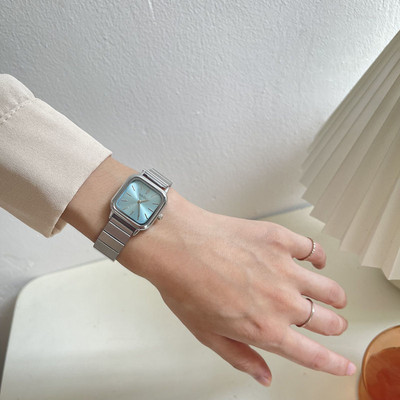 Γυναικείο ρολόι με μεταλλική αλυσίδα