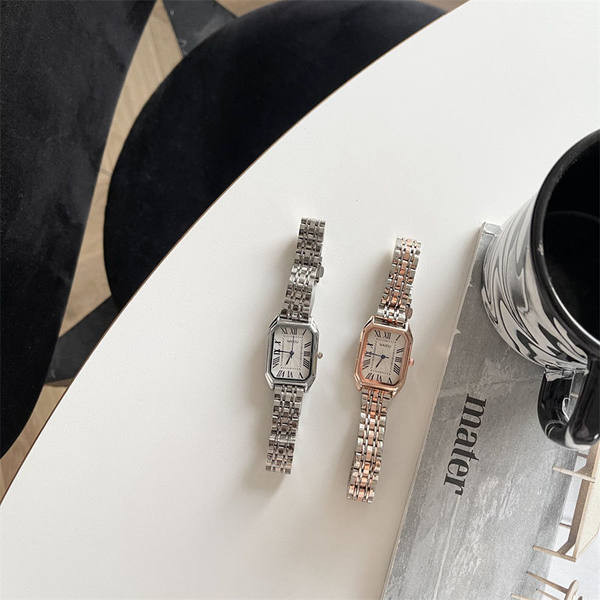 Γυναικείο ρολόι με μεταλλική αλυσίδα