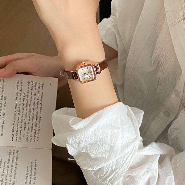 Ženski ležerni sat s tankim remenom