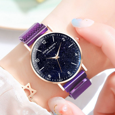 Un ceas elegant din oțel cu formă rotundă