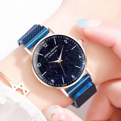 Un ceas elegant din oțel cu formă rotundă