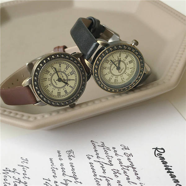 Ceas rotund model nou pentru femei