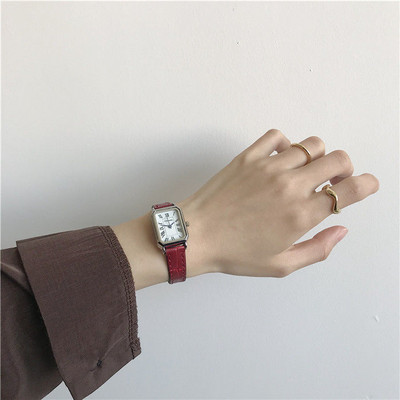 Γυναικείο κομψό ρολόι με δερμάτινο λουράκι, νέο μοντέλο