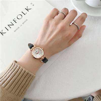 Čist ženski sat u raznim bojama