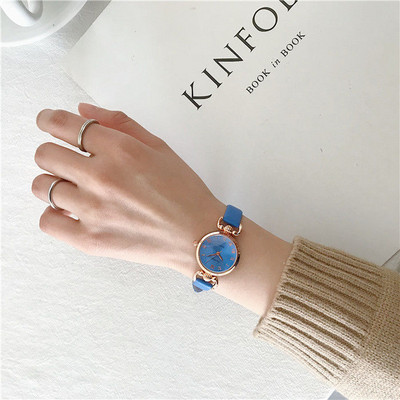 Čist ženski sat u raznim bojama