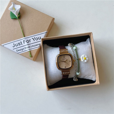 Κομψό ρολόι με δερμάτινο λουράκι και διακοσμητικές πέτρες για γυναίκες