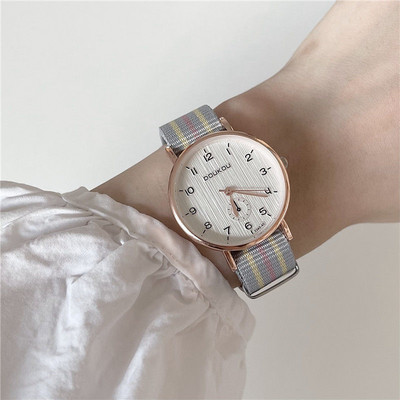 Ženski sat s tekstilnim remenom