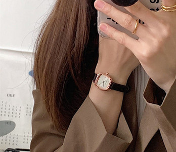 Naiste kandiline käekell - nahast rihmaga