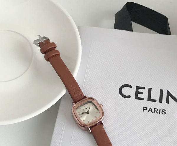 Naiste kandiline käekell - nahast rihmaga