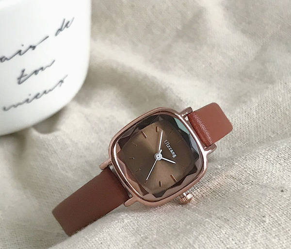 Naiste kandiline käekell - nahast rihmaga