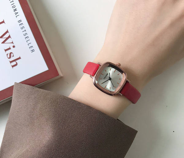 Naiste kandiline käekell - nahast rihmaga