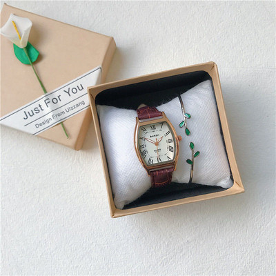 Nahast rihmaga retrostiilis naiste käekell