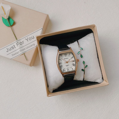 Nahast rihmaga retrostiilis naiste käekell