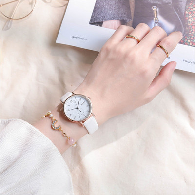 Vandeniui atsparus moteriškas laikrodis su odiniu dirželiu