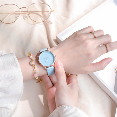 Vandeniui atsparus moteriškas laikrodis su odiniu dirželiu