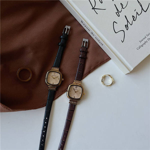 Νέο μοντέλο γυναικείο τετράγωνο ρολόι με δερμάτινο λουράκι