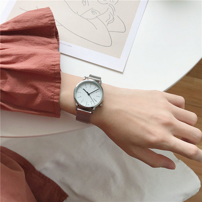 Γυναικείο μοντέρνο ρολόι με μεταλλικό λουράκι