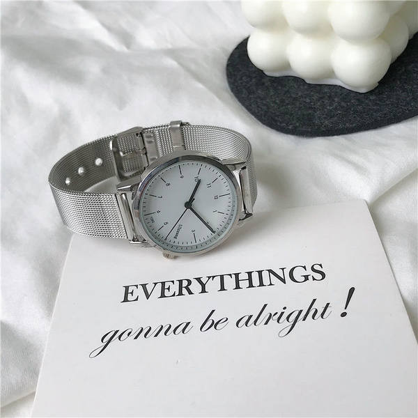 Γυναικείο μοντέρνο ρολόι με μεταλλικό λουράκι