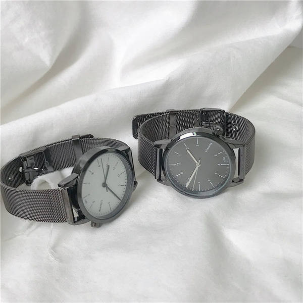 Γυναικείο μοντέρνο ρολόι με μεταλλικό λουράκι