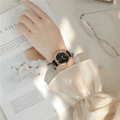 Γυναικείο απλό ρολόι με στρογγυλό σχήμα